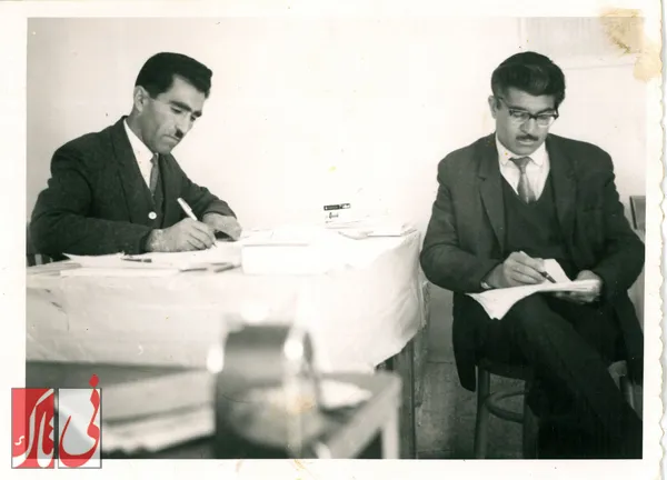 /   در دفتر دبیرستان احمد در کنار علی آقا سلیمی